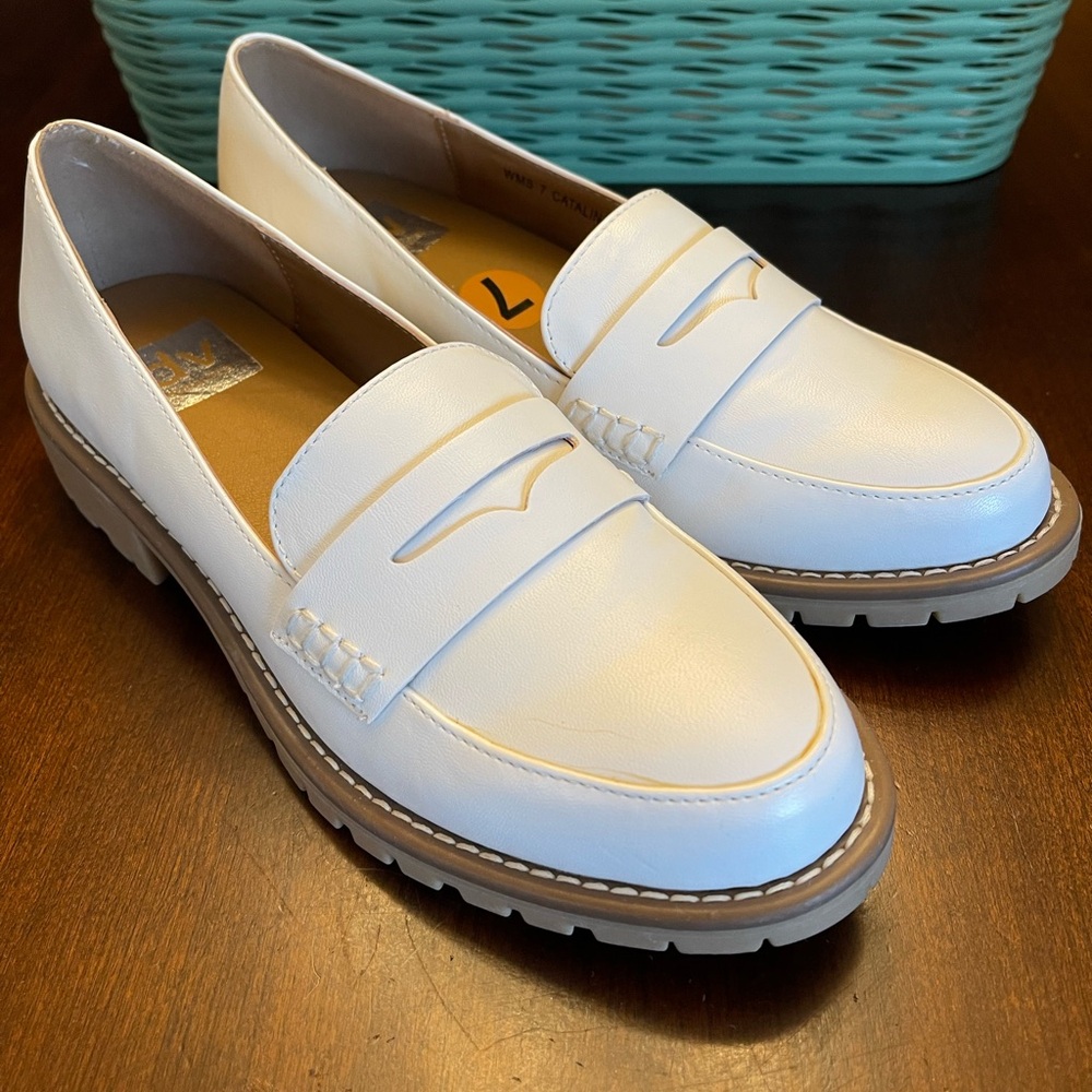 DV by Dolce Vita White and Tan Flats with Textured Leather and Slip-On Design - Picture 3 of 8